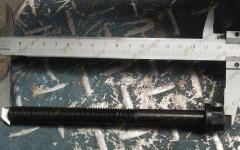 Болт крепления головки блока TD226B6G 12200620