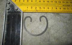 Кольцо стопорное поршня D12 HOWO A7 VG1246030003